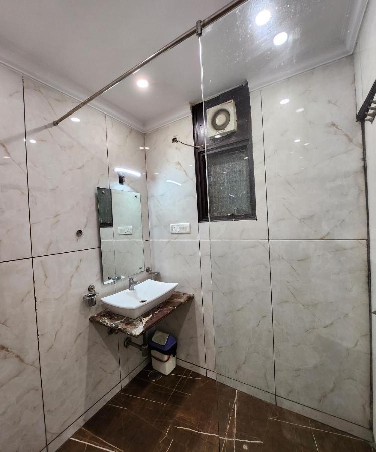 Capital O 6408 Hotel Delhi Heart New Delhi Extérieur photo