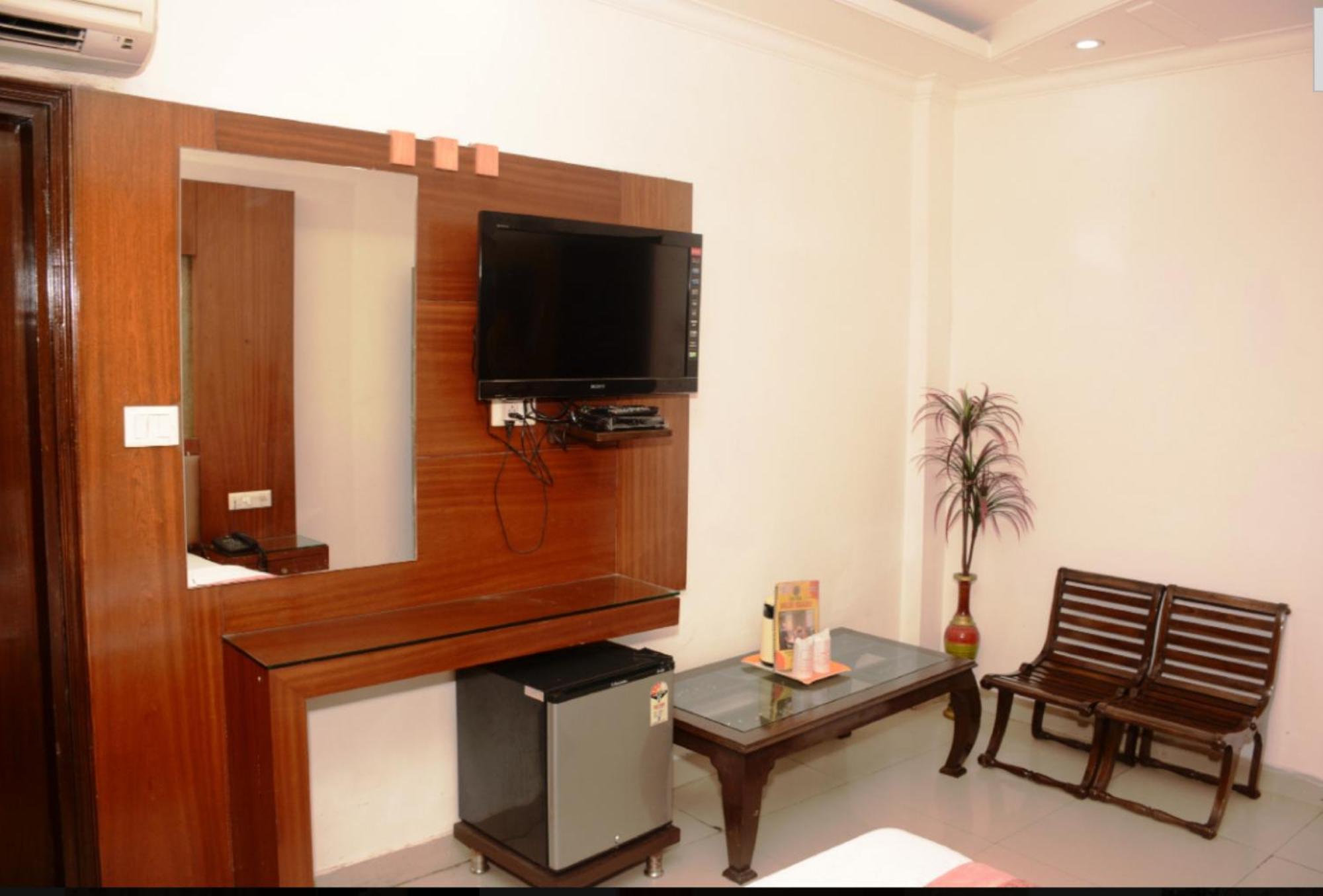 Capital O 6408 Hotel Delhi Heart New Delhi Extérieur photo