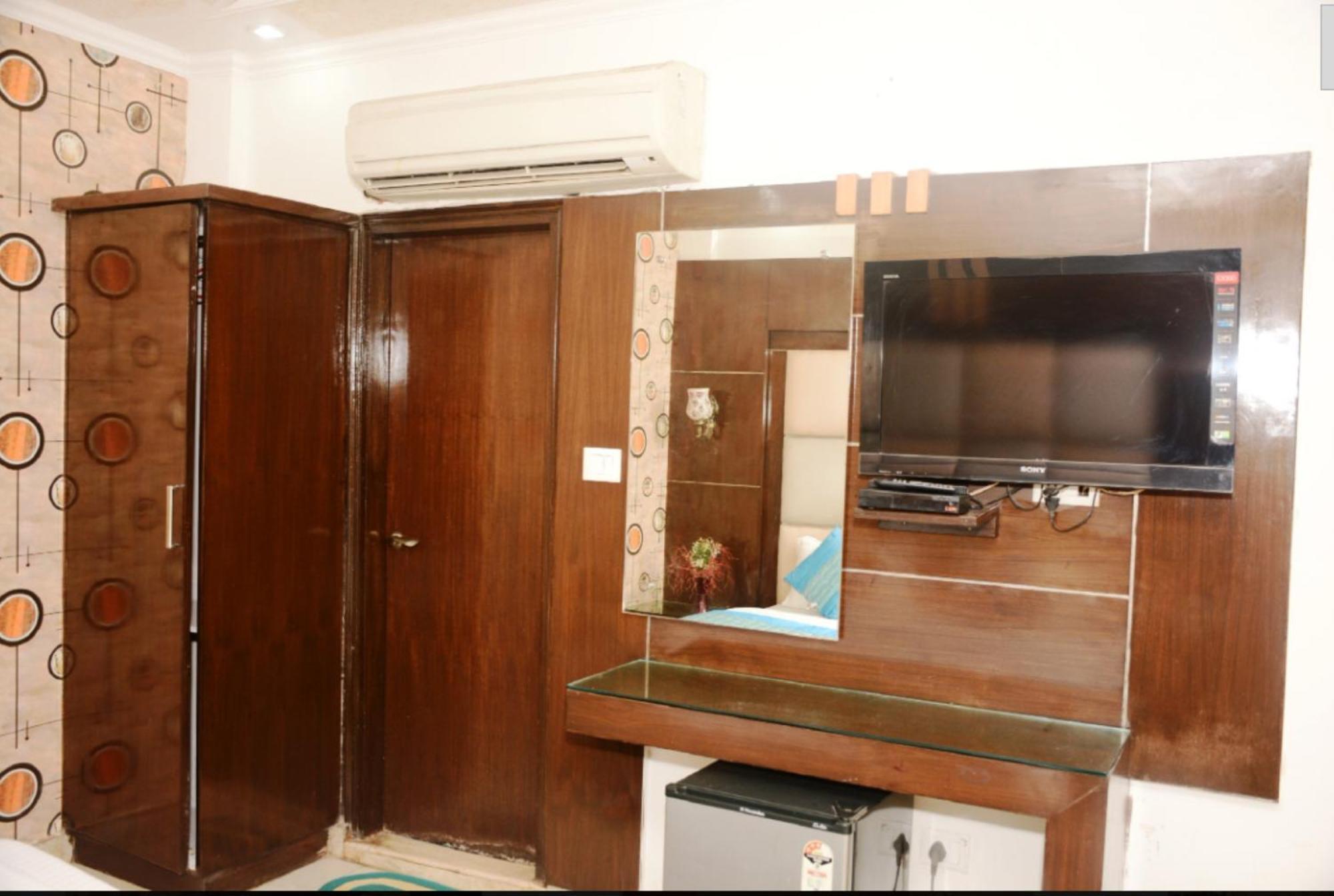 Capital O 6408 Hotel Delhi Heart New Delhi Extérieur photo