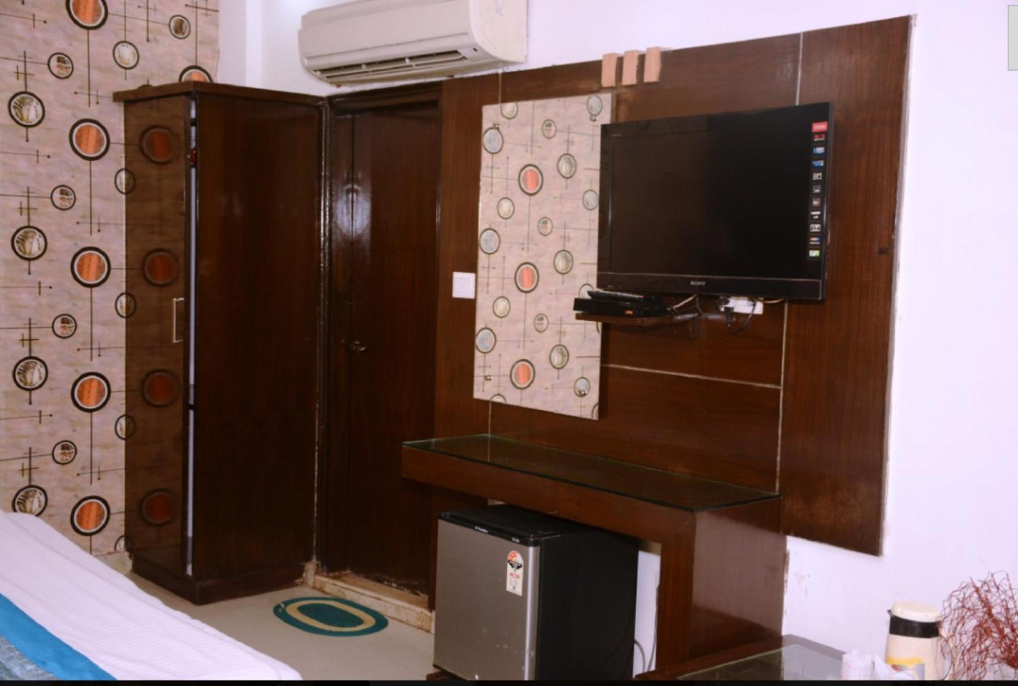 Capital O 6408 Hotel Delhi Heart New Delhi Extérieur photo