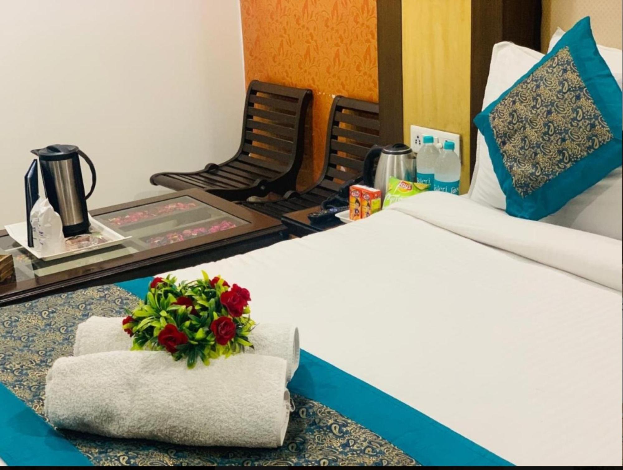 Capital O 6408 Hotel Delhi Heart New Delhi Extérieur photo