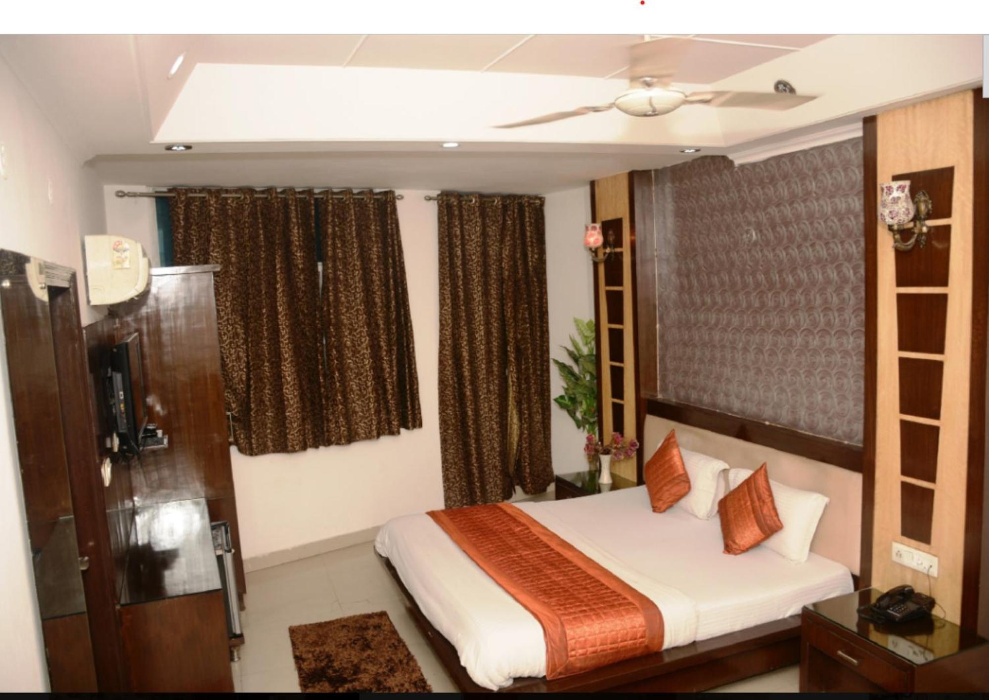Capital O 6408 Hotel Delhi Heart New Delhi Extérieur photo